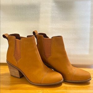 TOMS Everly Suede Chelsea Ankle Boots Desert Tan Block Heel Women’s 8